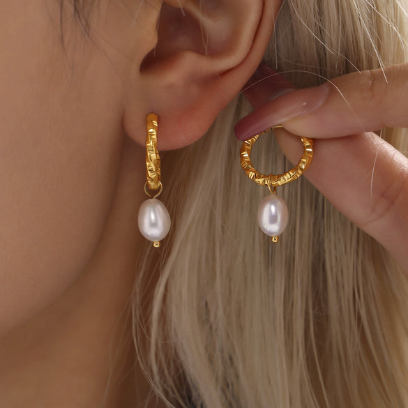 Wholesale Ferris Wheel Niche Twist Buckle Earrings For Women Made Of Stainless Steel And Freshwater Cultured Pearls With Geometric Pattern And 18K Real Gold Pvd Plating