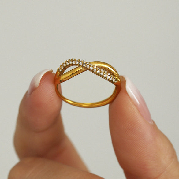 Wholesale Fine Twist Finger Ring In Stainless Steel With Geometric Zircon Cross 18K Real Gold Electroplated For Women