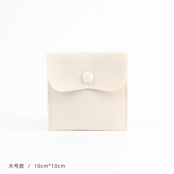 Wholesale Flannel And Velvet Jewelry Storage Bags With Anti Oxidation Buttons And Silk Screen Printing