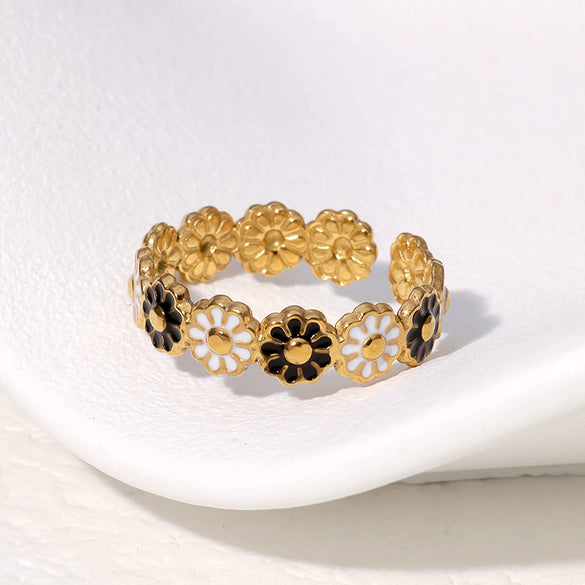 Wholesale Flower Stainless Steel Open Ring With Daisy Design And Electroplating Treatment For Women