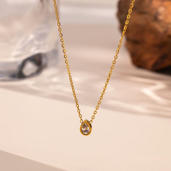 Wholesale Fourleaf Clover Rhombus Sweet And Cool Geometric Style Electroplated 18K Gold Steel Sweater Chain Jewelry For Women