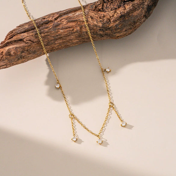 Wholesale Fourleaf Clover Rhombus Sweet And Cool Geometric Style Electroplated 18K Gold Steel Sweater Chain Jewelry For Women