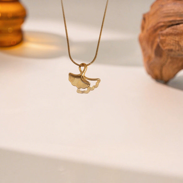 Wholesale Fourleaf Clover Rhombus Sweet And Cool Geometric Style Electroplated 18K Gold Steel Sweater Chain Jewelry For Women
