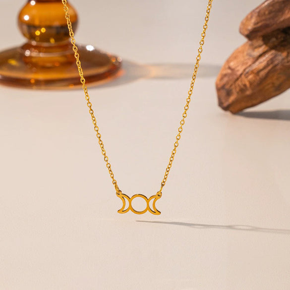 Wholesale Fourleaf Clover Rhombus Sweet And Cool Geometric Style Electroplated 18K Gold Steel Sweater Chain Jewelry For Women