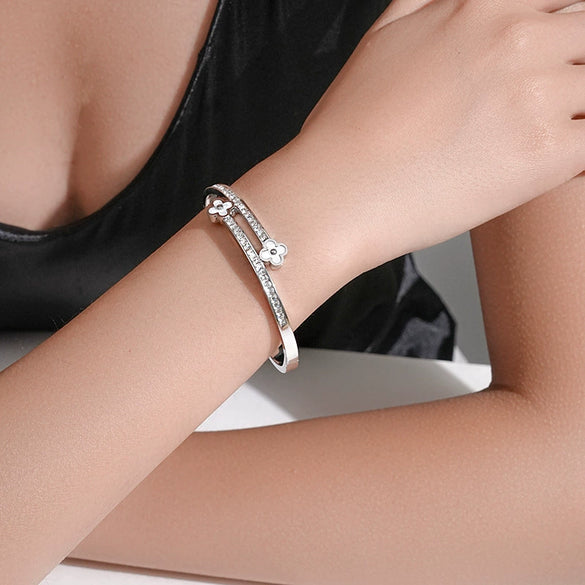 Wholesale Fourleaf Flower Highgrade Titanium Steel Electroplated Diamond Bracelet Light Luxury Allmatch Exquisite And Adjustable