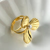 Wholesale French Retro Elegant Simple Pearl Flower Stainless Steel Ring For Women With Electroplating