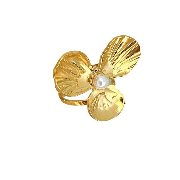 Wholesale French Retro Elegant Simple Pearl Flower Stainless Steel Ring For Women With Electroplating