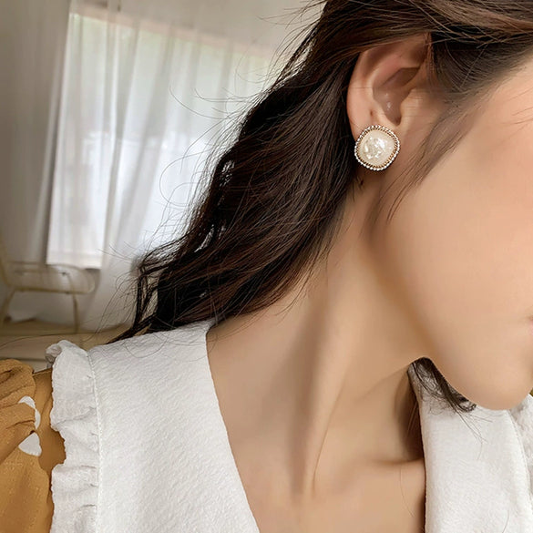 Wholesale French Retro Pearl Earrings With 925 Silver Needles Alloy Material Geometric Pattern And Diamondencrusted Design For Women