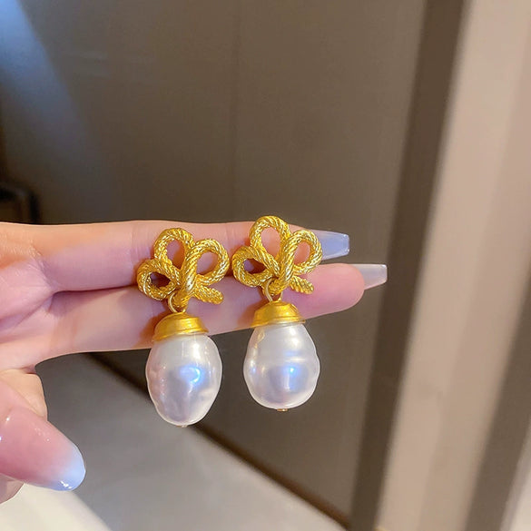 Wholesale French Retro Pearl Earrings With 925 Silver Needles Alloy Material Geometric Pattern And Diamondencrusted Design For Women