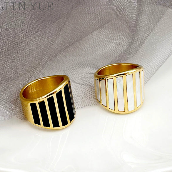Wholesale French Retro Stainless Steel Ring With Geometric Pattern And Electroplating Treatment For Women