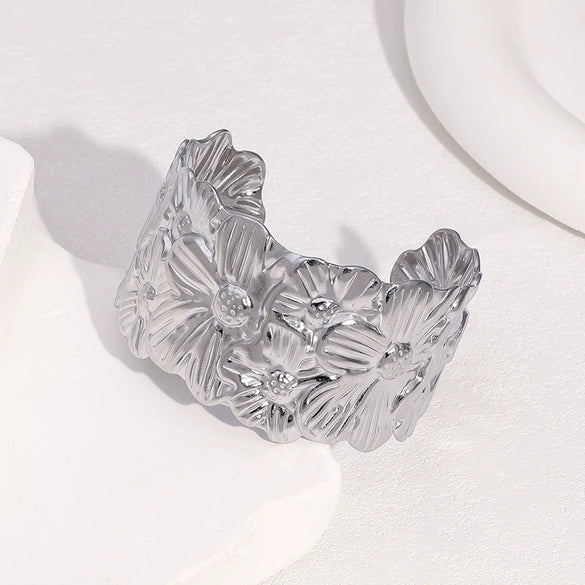 Wholesale Fresh And Sweet Flower Design Stainless Steel Electroplated Open Bracelet