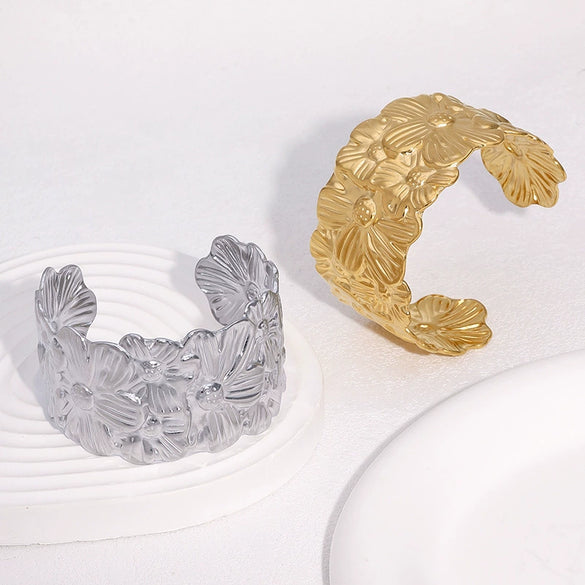 Wholesale Fresh And Sweet Flower Design Stainless Steel Electroplated Open Bracelet