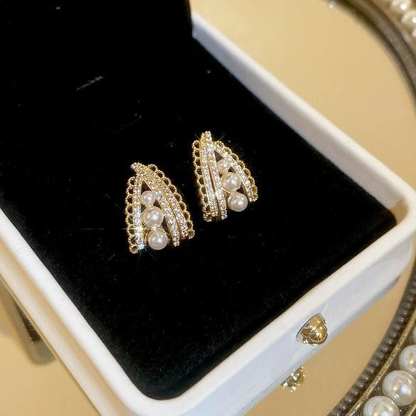 Wholesale Freshwater Pearl Flower Earrings With Real Gold Electroplated Silver Needles Set With Pearls For Women