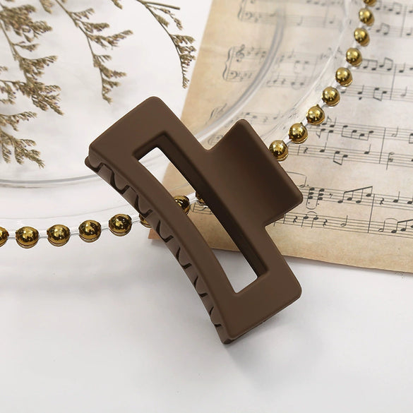 Wholesale Frosted Acrylic Hair Claw Clip Retro Fashionable Geometric Hollow Hair Clip For Women With Cartoon Style