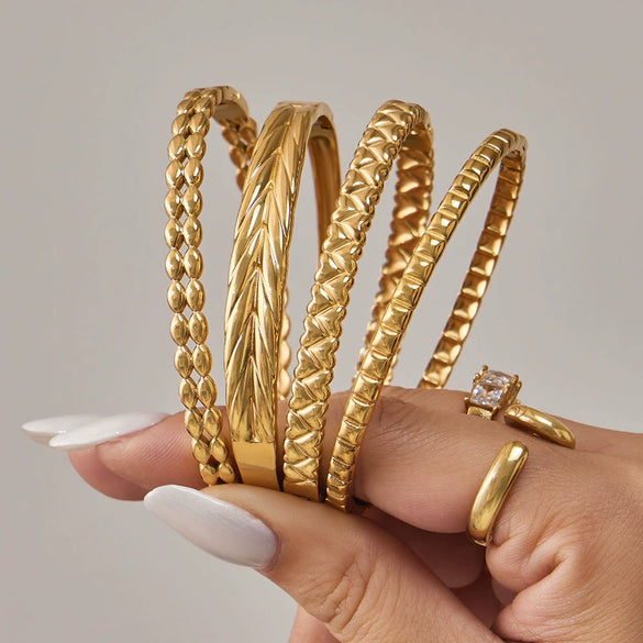 Wholesale Geometric Doublerow Heart Clasp Bracelet Set Electroplated With 18K Real Gold Stainless Steel Jewelry