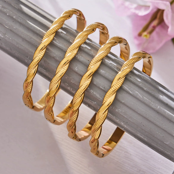 Wholesale Geometric Electroplated Stainless Steel Interlocking Buckle Bracelet For Women