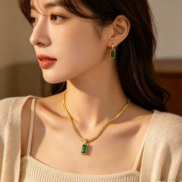 Wholesale Geometric Emerald Titanium Steel Electroplated Blade Chain Necklace For Women
