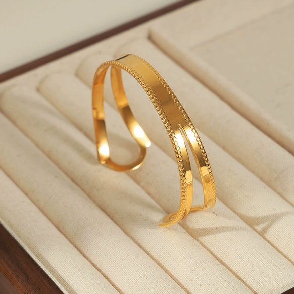 Wholesale Geometric Exaggeration Style Cshaped Titanium Steel 18K Gold Plated Open Bracelet For Female