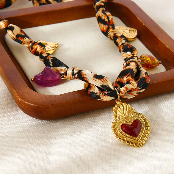 Wholesale Geometric Heartshaped Stainless Steel Leopard Print Pendant Necklace For Women With Electroplating