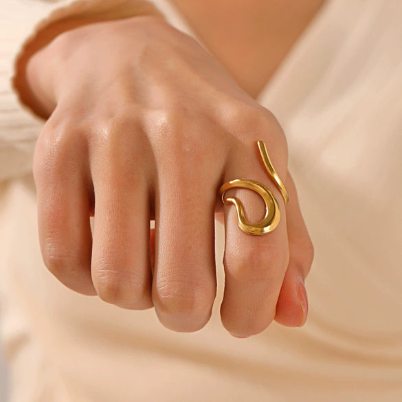 Wholesale Geometric Hollow Stainless Steel Ring For Women With Simple Gold Plating