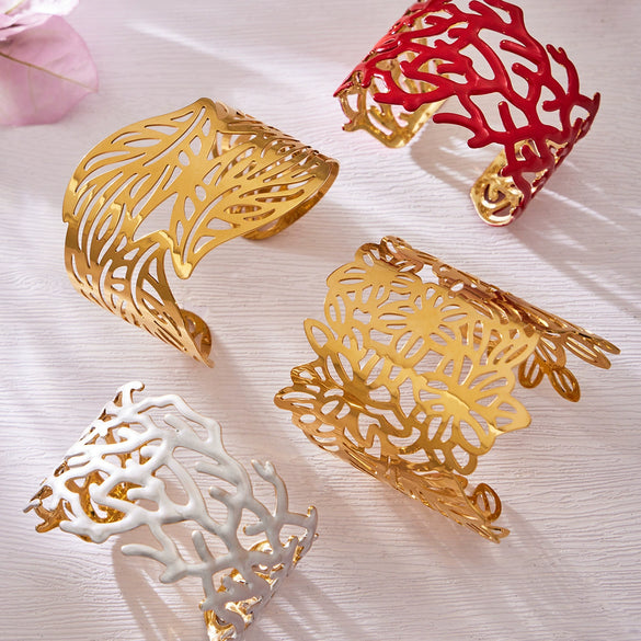 Wholesale Geometric Light Luxury Minimalist Leafshaped Stainless Steel Goldplated Open Bracelet