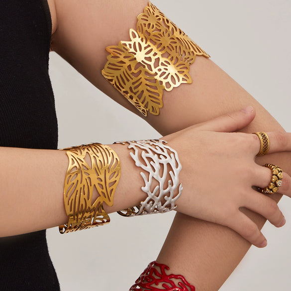 Wholesale Geometric Light Luxury Minimalist Leafshaped Stainless Steel Goldplated Open Bracelet