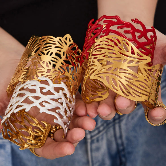 Wholesale Geometric Light Luxury Minimalist Leafshaped Stainless Steel Goldplated Open Bracelet