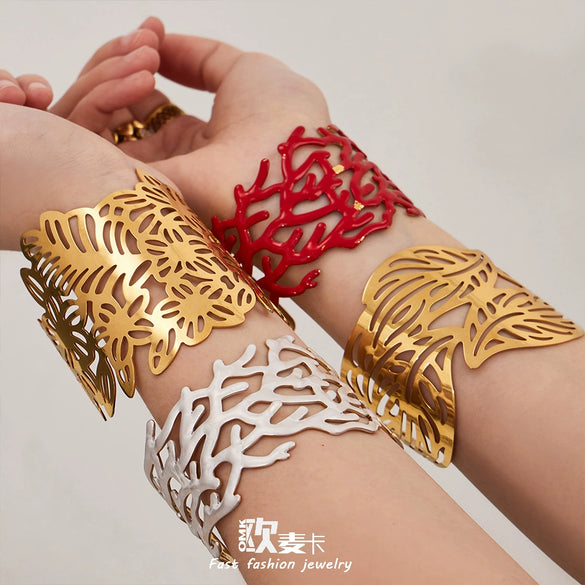 Wholesale Geometric Light Luxury Minimalist Leafshaped Stainless Steel Goldplated Open Bracelet