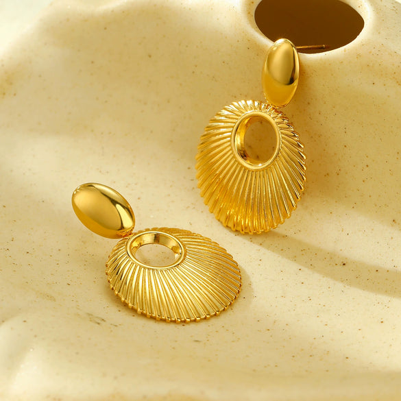 Wholesale Geometric Round Hollow Stainless Steel And Titanium Steel Earrings Electroplated Fashion Light Luxury Women's Earrings