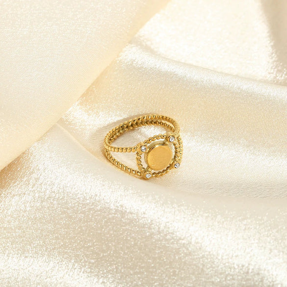 Wholesale Geometric Round Stainless Steel 18K Gold Plated Diamondencrusted Ring For Women