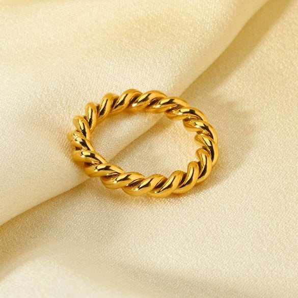 Wholesale Geometric Stainless Steel Braided Twist Ring 18K Gold Plated Women's Jewelry Accessory