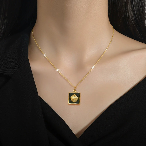 Wholesale Geometric Titanium Steel Electroplated Square Shell Necklace Unisex Fashion