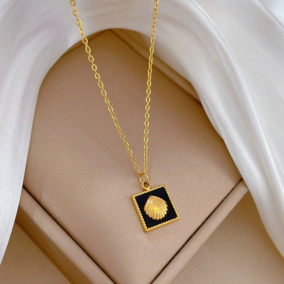 Wholesale Geometric Titanium Steel Electroplated Square Shell Necklace Unisex Fashion