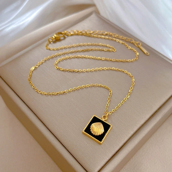 Wholesale Geometric Titanium Steel Electroplated Square Shell Necklace Unisex Fashion