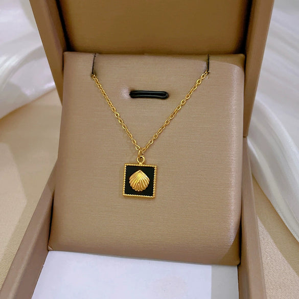 Wholesale Geometric Titanium Steel Electroplated Square Shell Necklace Unisex Fashion