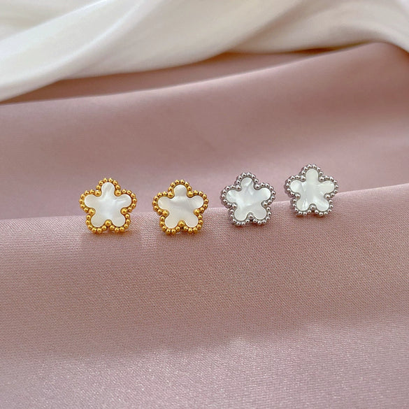 Wholesale Geometric Titanium Steel Fiveleaf Flower Normcore Style Electroplated Earrings For Men And Women