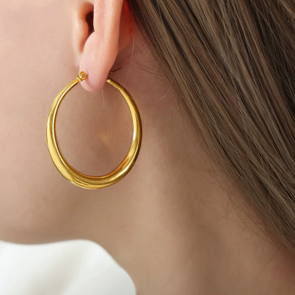 Wholesale Geometric Titanium Steel Hoop Earrings With Electroplating Retro And Light Luxury Design For Girls