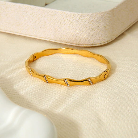 Wholesale Geometric Wavepattern 18K Gold Electroplated Stainless Steel Bracelet For Women