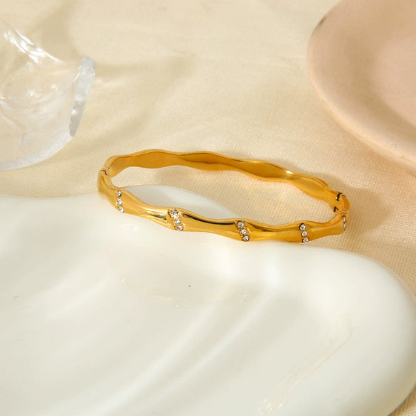 Wholesale Geometric Wavepattern 18K Gold Electroplated Stainless Steel Bracelet For Women