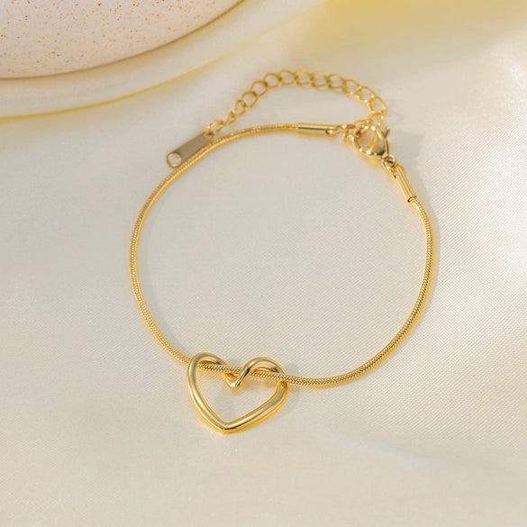 Wholesale Girls Sweet Style Electroplated Titanium Steel Heart Shape Cut Out Pendant Snake Bone Chain Necklace Jewelry