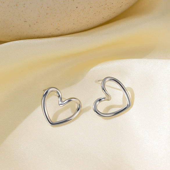 Wholesale Girls Sweet Style Electroplated Titanium Steel Heart Shape Cut Out Pendant Snake Bone Chain Necklace Jewelry