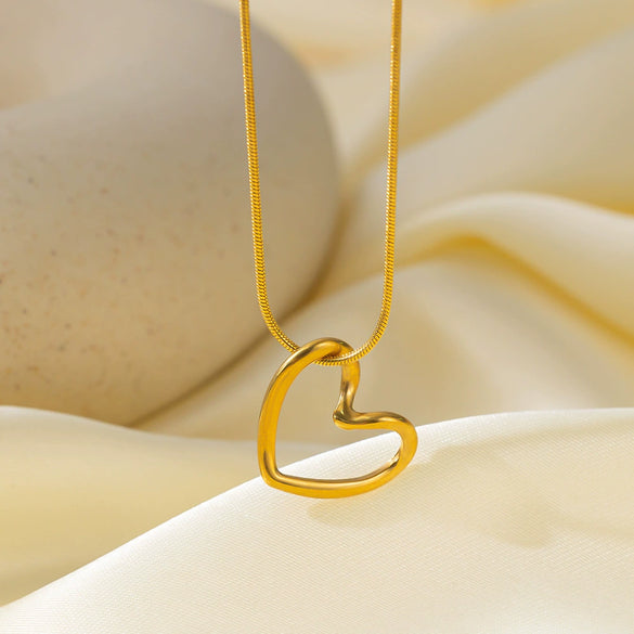 Wholesale Girls Sweet Style Electroplated Titanium Steel Heart Shape Cut Out Pendant Snake Bone Chain Necklace Jewelry