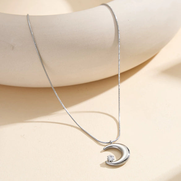 Wholesale Glowing Geometric Star And Moon Claw Diamond Light Luxury Electroplated Calendering Chain Necklace For Women