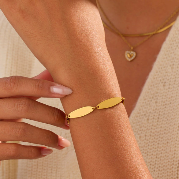 Wholesale Gold Electroplated Stainless Steel Geometric Fishshaped Bracelet For Women Office Lady Style