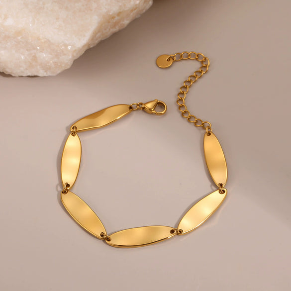 Wholesale Gold Electroplated Stainless Steel Geometric Fishshaped Bracelet For Women Office Lady Style