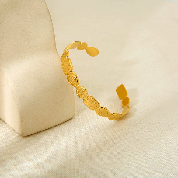 Wholesale Hammered Geometric 18K Gold Plated Stainless Steel Open Bracelet For Women