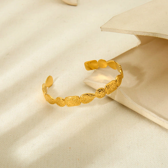 Wholesale Hammered Geometric 18K Gold Plated Stainless Steel Open Bracelet For Women