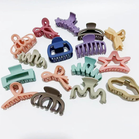 Wholesale Handmade Acrylic Hair Gratching Clip With Letters Numbers Text Style For Women