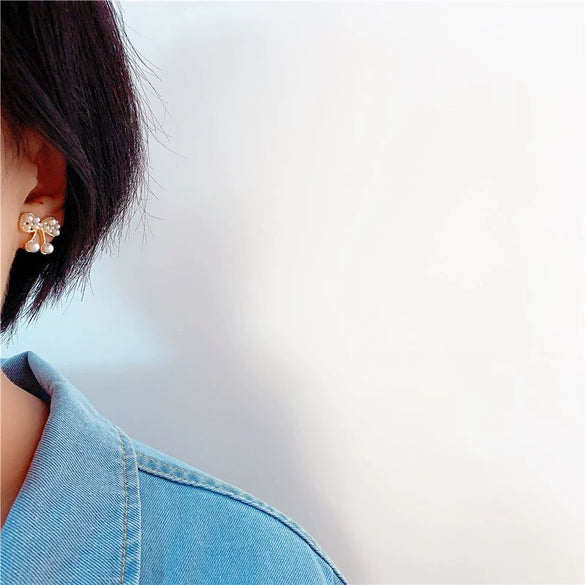 Wholesale Handmade Bowknot Pearl Earrings For Women Electroplated French Retro Cold Style