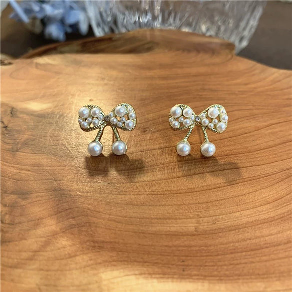 Wholesale Handmade Bowknot Pearl Earrings For Women Electroplated French Retro Cold Style